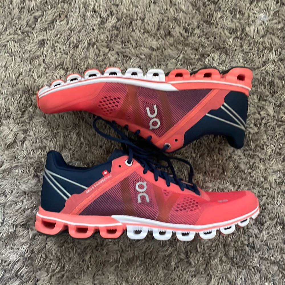 On cloudflow women’s running shoe